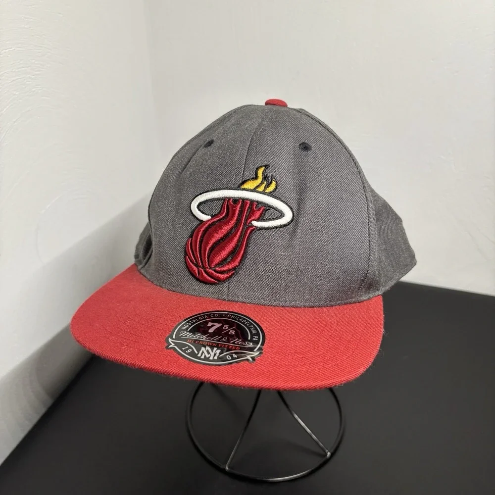 Miami‎ Heat Mitchell & Ness Snapback NBA Hat Red/Gray Grey Size 7 5/8 Cork